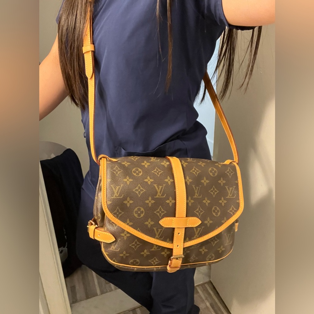 Louis Vuitton Saumur 30 in Monogram🧡